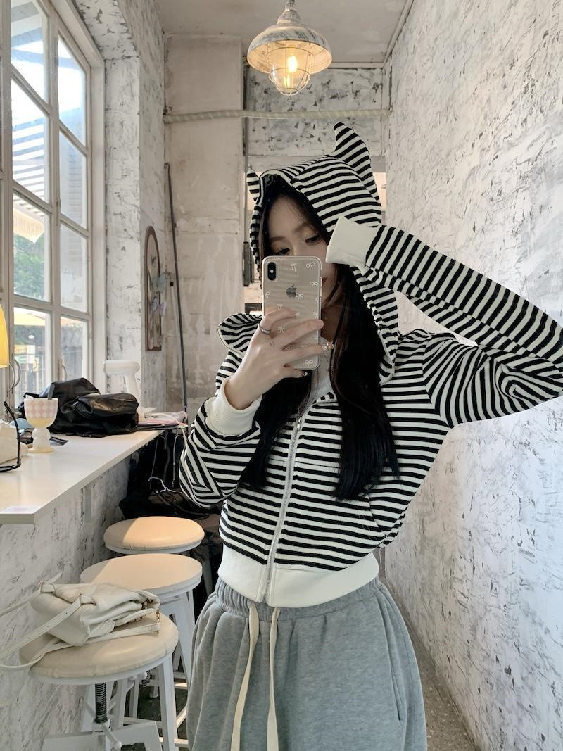 Design Sense Niche Stripe Small Devil Horn Korean Hooded Sweatshirt Early Autumn Small Casual Short Jacket Top