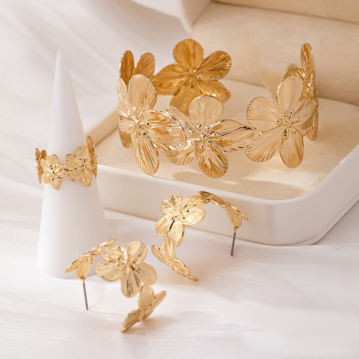 Picture of Internet Celebrity New Ins Cold Style Flower Earrings Ring Bracelet suit Women's Niche Design Sense Opening Hand Jewelry