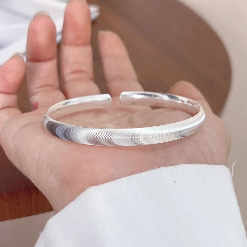 Picture of 9999 Sterling Silver Bracelet Female Cat's Eye Plain Ring Solid Opening Young High-end Sense Bracelet for Girlfriend Holiday Gift