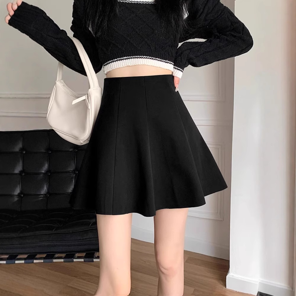 Black Woolen Skirt Women's 2025 New Autumn and Winter A- line Short Skirt Sheath Puffy Petite All-match Umbrella Skirt