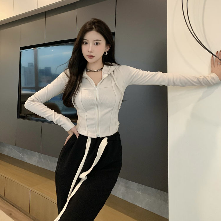 Picture of 2023 New Spring and Summer Sweatshirt Coat Slim-fit Long-sleeved Cardigan Fitness Top Thin Hooded Yoga Clothes Women
