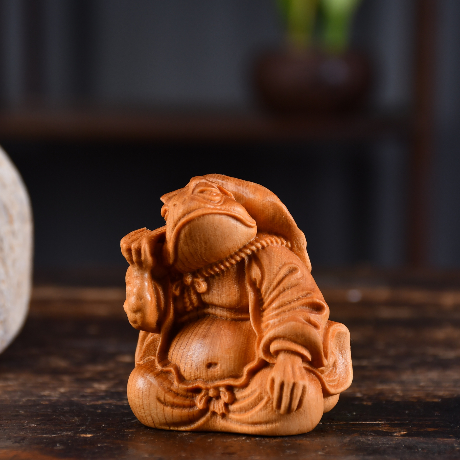 Picture of Thuja Wood Carving Golden Toad Talented Ninja Turtles Crafts Carry-on Play Creative Men's Hand-made Desktop