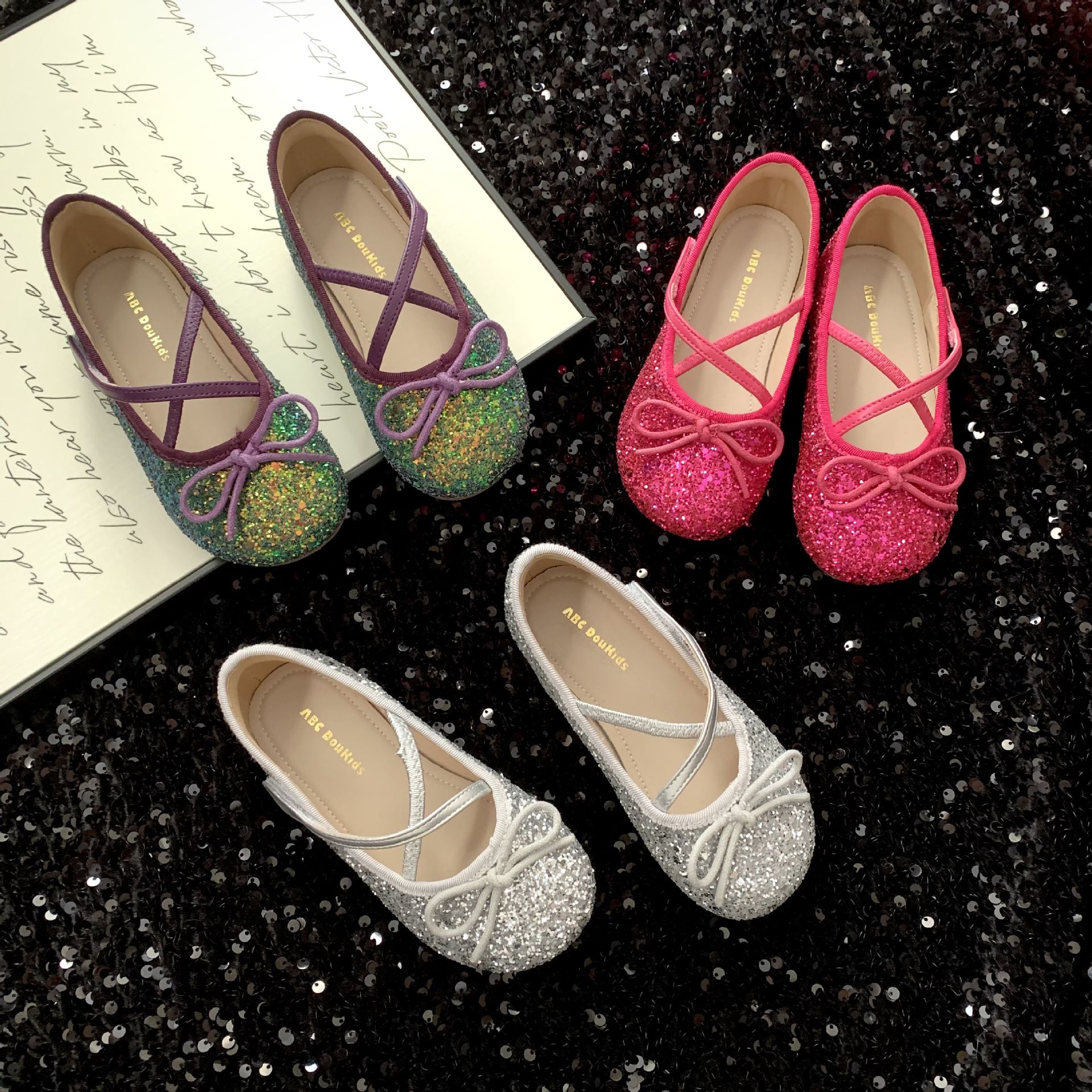 Girls Leather Shoes 2025 New Spring Children's Bow Crystal Shoes Shining Princess Shoes Soft Sole Comfortable Baby Shoes