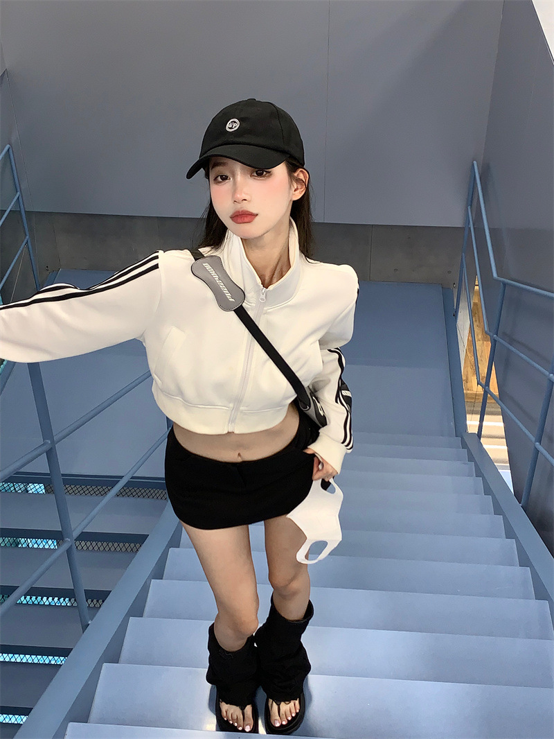 Picture of Spring 2024 twill fish scale rack coat European and American style motorcycle wear slim-fit short zipper cardigan top for women