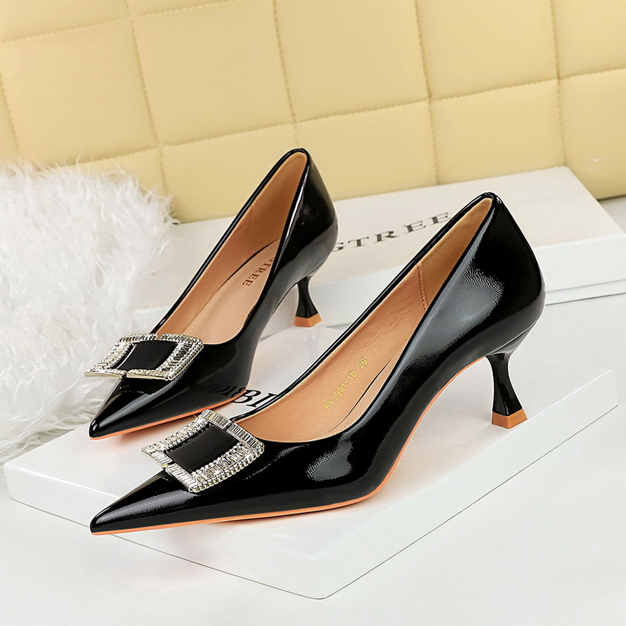 1961-K71 European and American style fashionable banquet spring and autumn women's shoes mid heel patent leather shallow mouth pointed metal rhinestone buckle single-layer shoes