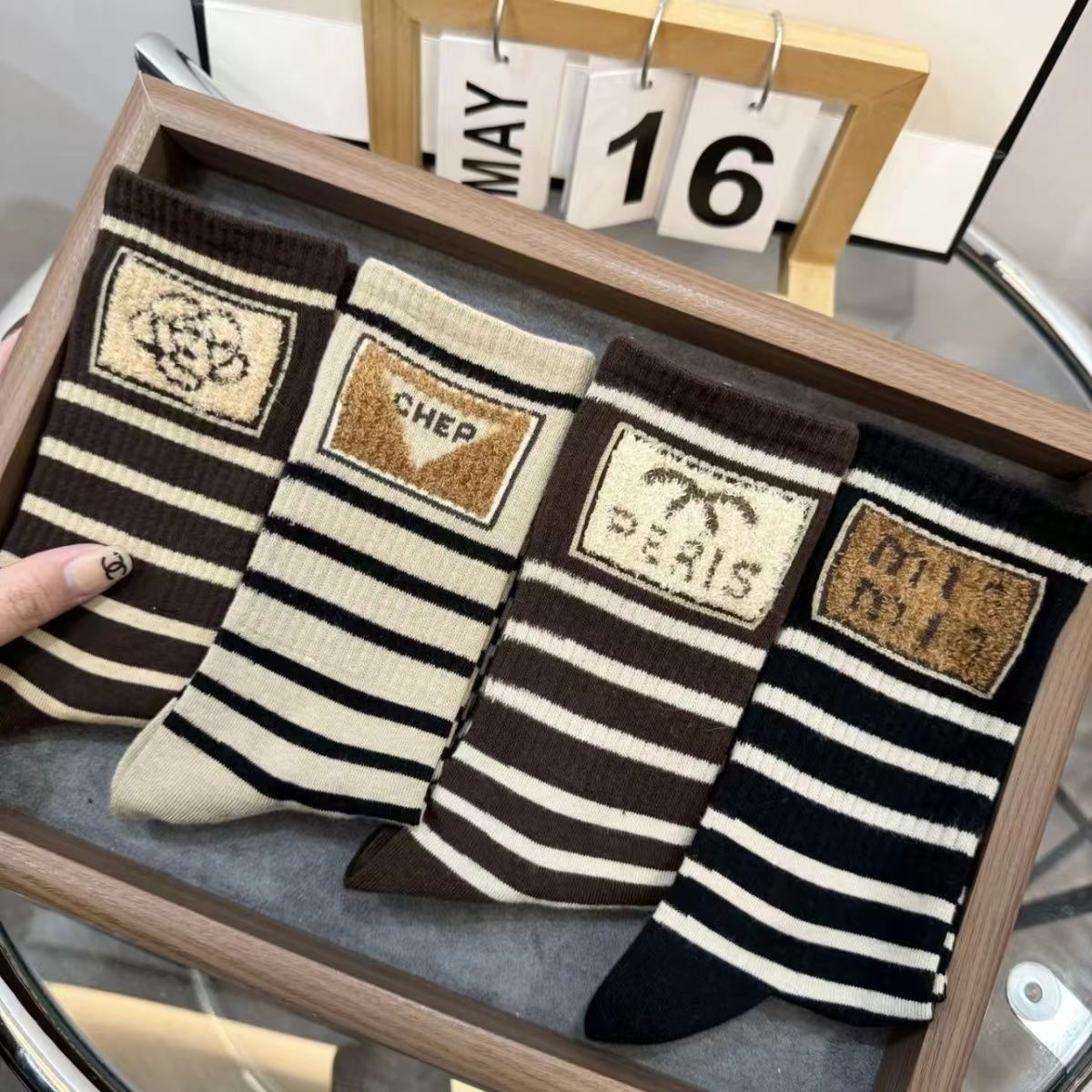Liaoyuan socks factory socks women's long autumn and winter thick outer wear western style cute letters high waist striped socks one-piece delivery