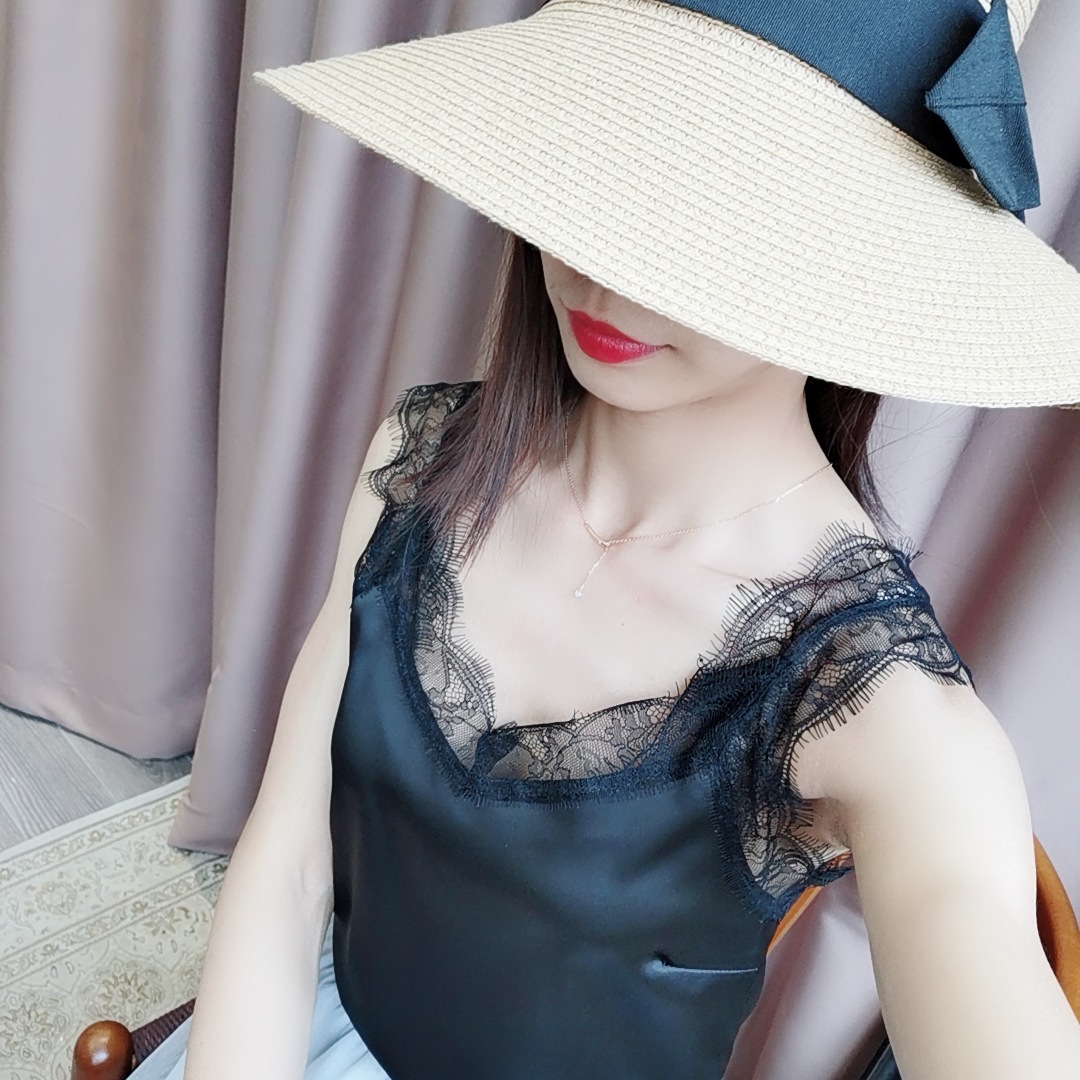 V-Neck Eyelash Lace Camisole Women's Silk Satin Base Shirt Inner Wearing Top Spring and Summer 2024