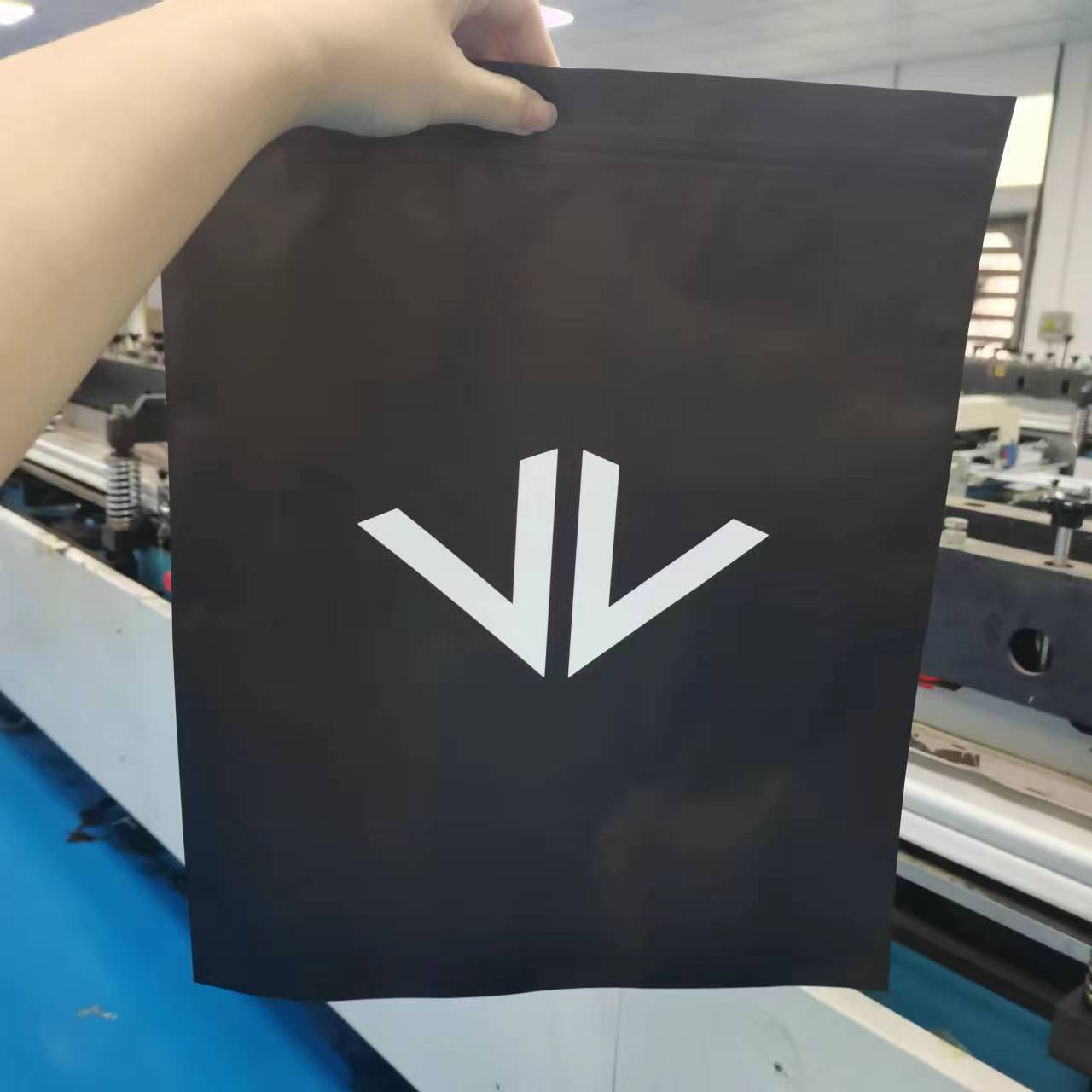 33*40 large cpp plastic packaging bag side arrow side transparent garment bag waterproof and dustproof self-sealing bag