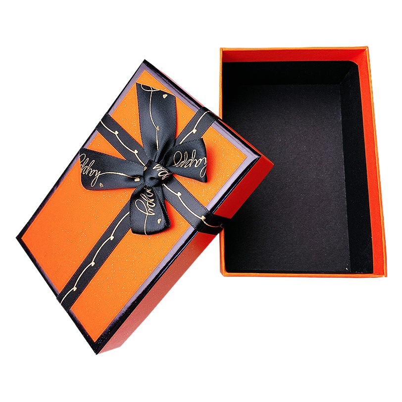 Exquisite romantic gift box high-end creative send friends Net red with cute exquisite key chain gift box wholesale