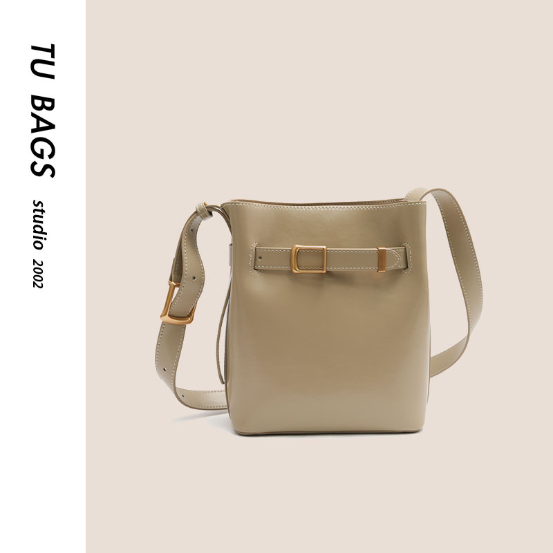 Zheng Liyuan Same Style High-end Bucket Bag New Style Retro Fashion Crossbody Bag Simple Commuting All-match Leather Women's Bag