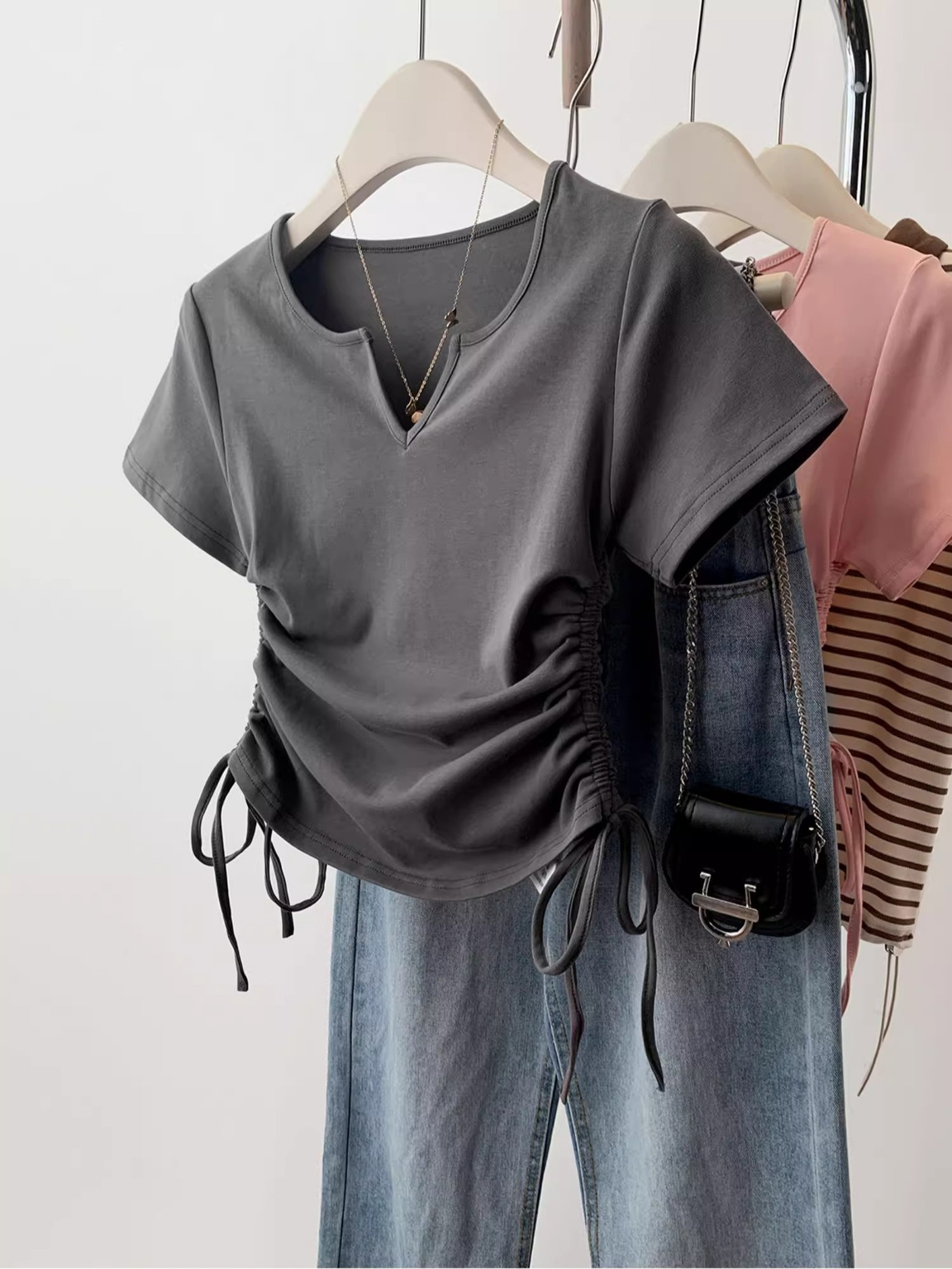 Hot Girl Niche V Neck Short-Sleeved T-Shirt for Women Summer 2025 New Design Versatile Drawstring Pleated Slimming Look Top