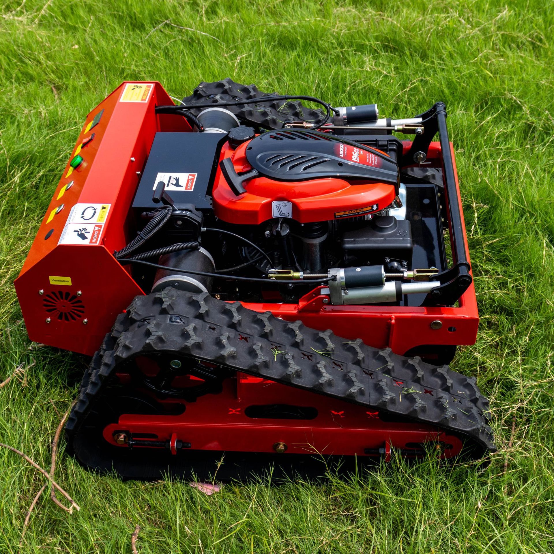 Picture of Factory export width cutting 550 small crawler lawn mower source factory a generation of remote control lawn mower