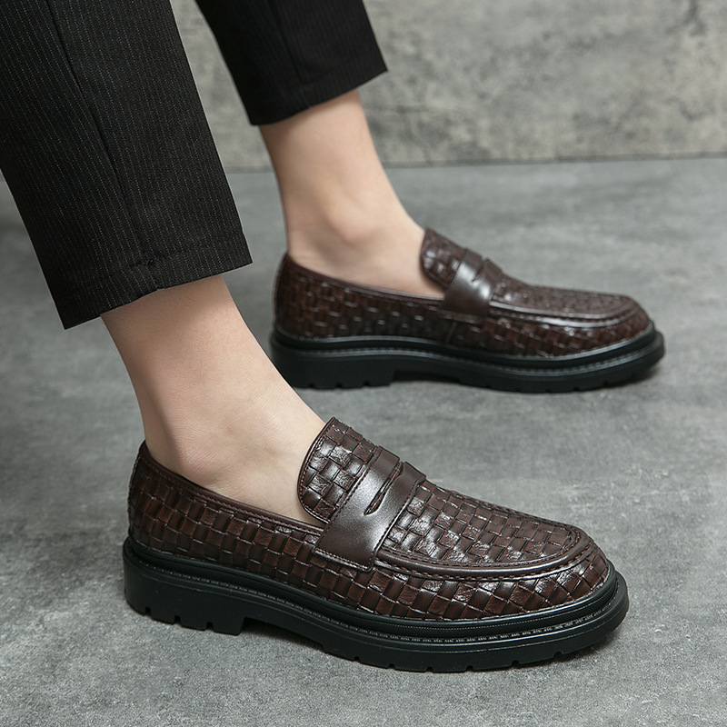 Cross-border spring 2025 new men's formal wear slip-on business casual shoes simple large size pointed scalp shoes men's shoes
