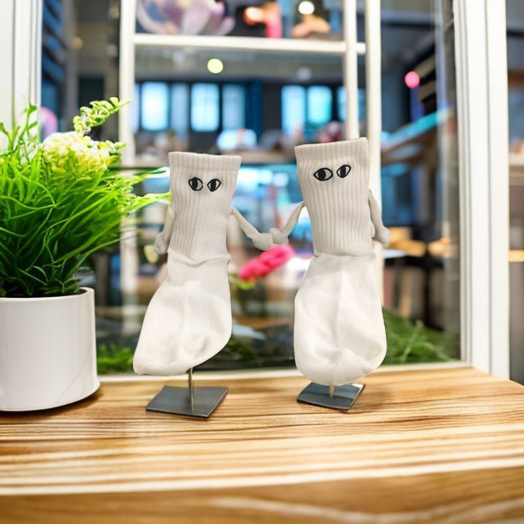 Hand-in-hand socks for lovers magnetic attraction Internet-famous socks that can hold hands magnet stone personality doll cute foot-holding Socks