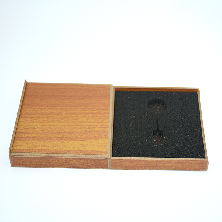 Picture of Wood Grain Packaging for Testing Lossless Car Music USB Flash Drives, Wooden Box for USB Memory Cards