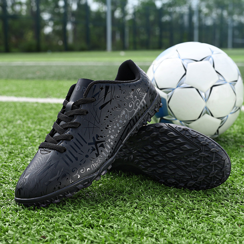 Cross-border Amazon football shoes thickened non-slip children's professional competition football sneaker long nail short nail parent-child style