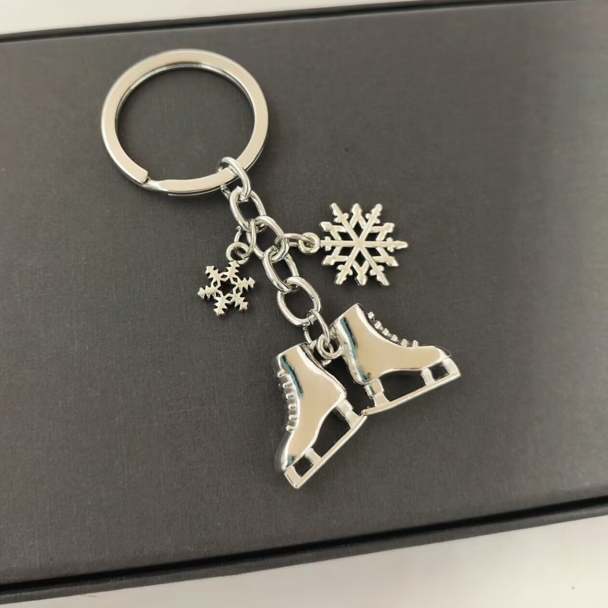 Picture of New Winter European and American Cross-Border Hot-Selling Snowflake Skates Alloy Keychain Christmas Ornaments