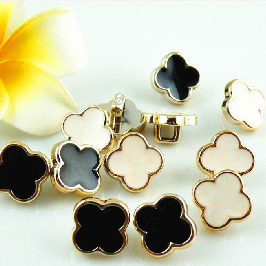 Picture of Four-Leaf Clover rose golden edge oil-point shirt cufflinks clothing clothes buttons
