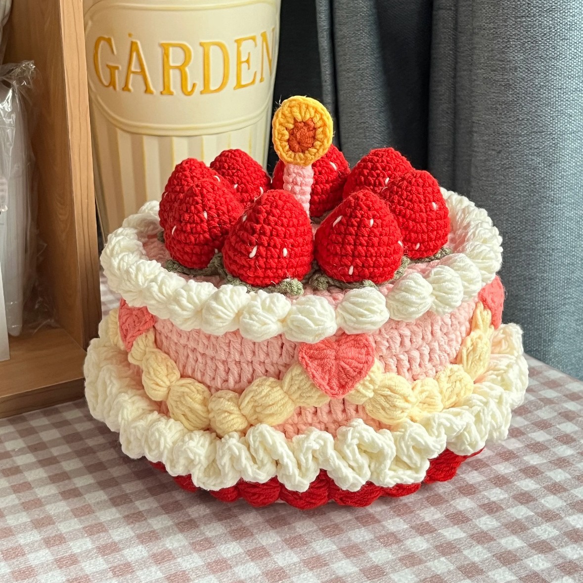 DIY woven strawberry cake storage box wool crochet material bag handmade homemade birthday Valentine's Day gift for women