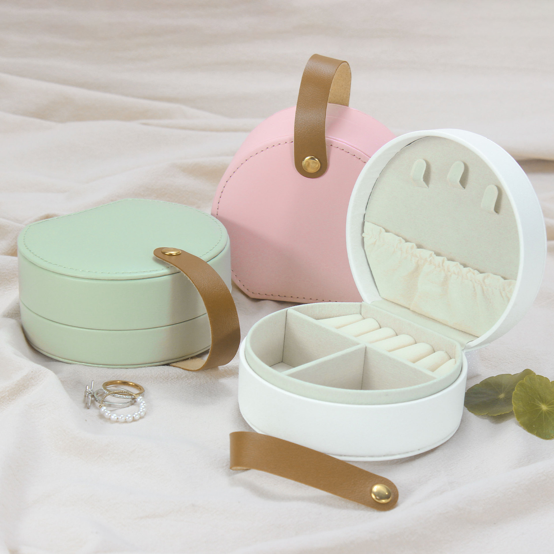 Cross-border PU leather semicircle portable jewelry box high-end jewelry ring necklace earrings earrings jewelry storage box