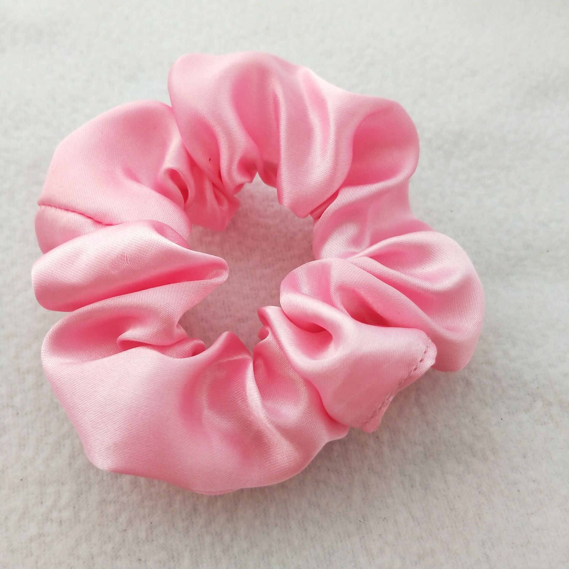 Picture of Cross-Border Amazon Satin Fabric Satin Scrunchie for Women, High-End Bun Hair Tie