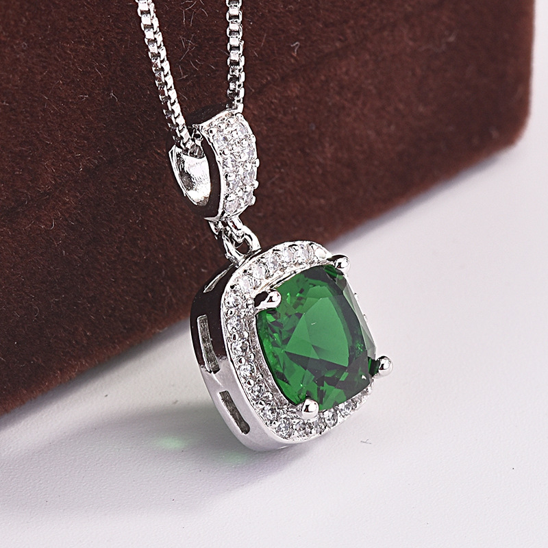 Picture of Ins Full Diamond Short Necklace Women's South Korea Grandmother Green Shiny Zircon Square Diamond Pendant Simple Japanese and Korean Style Clavicle Chain