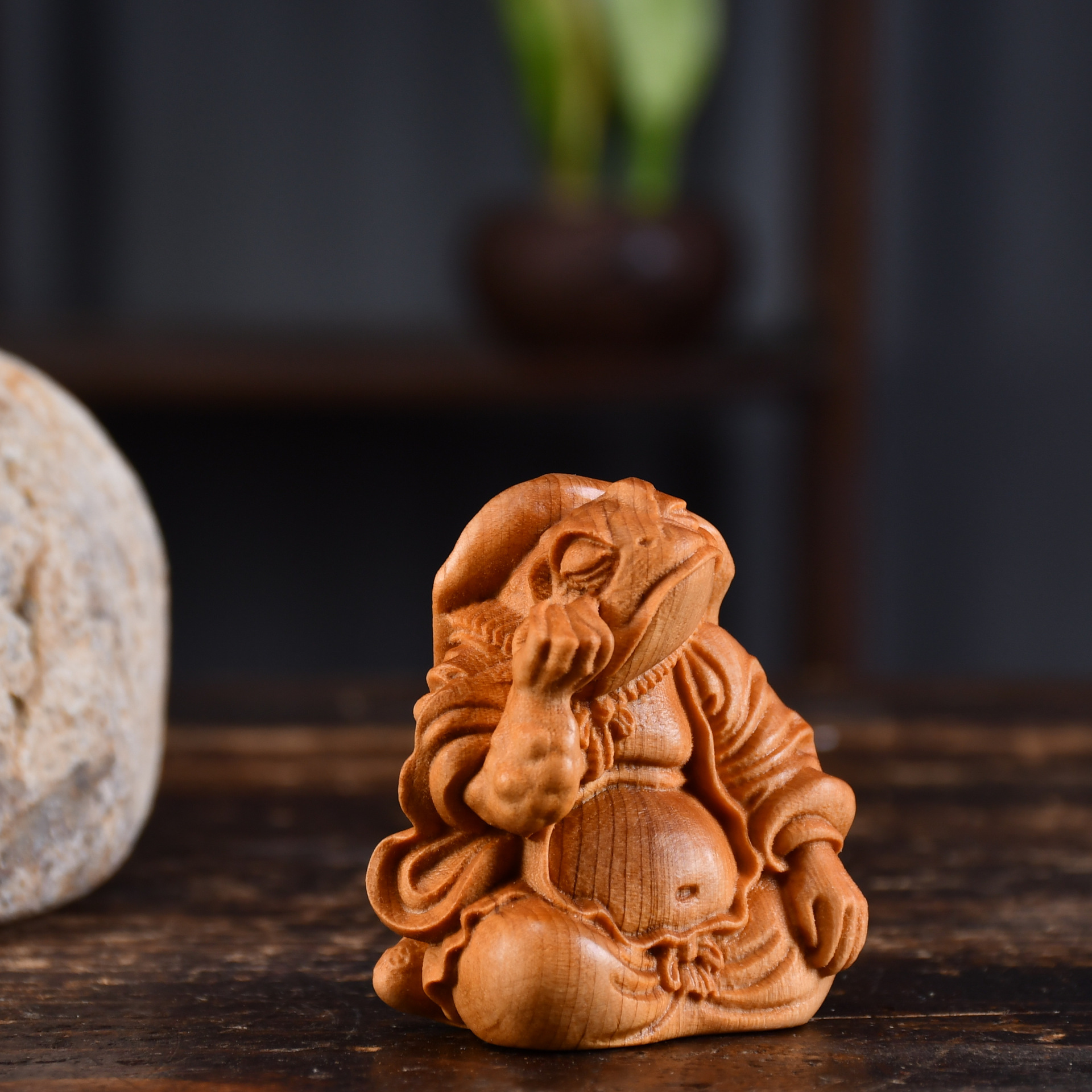 Picture of Thuja Wood Carving Golden Toad Talented Ninja Turtles Crafts Carry-on Play Creative Men's Hand-made Desktop