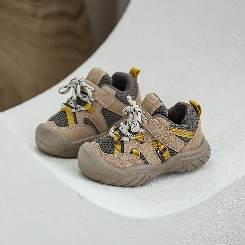 Picture of Korean version of fashion and versatile girls' moral training shoes, 2025 autumn new children's shoes, boys' soft-soled comfortable sports and casual shoes