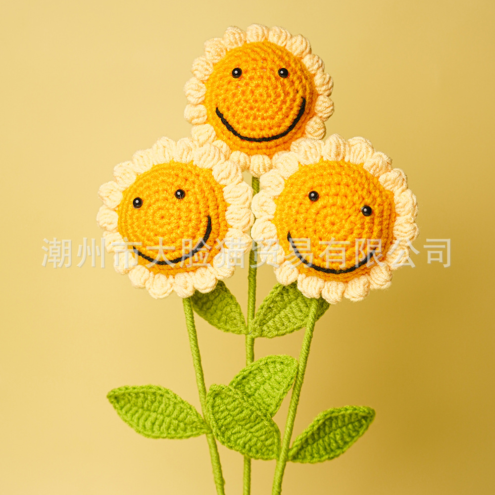 Picture of Finished Hand-Knitted Rose Artificial Flower Knitting Flower Handmade Flower DIY Wool Knitting Homemade Crochet Bouquet