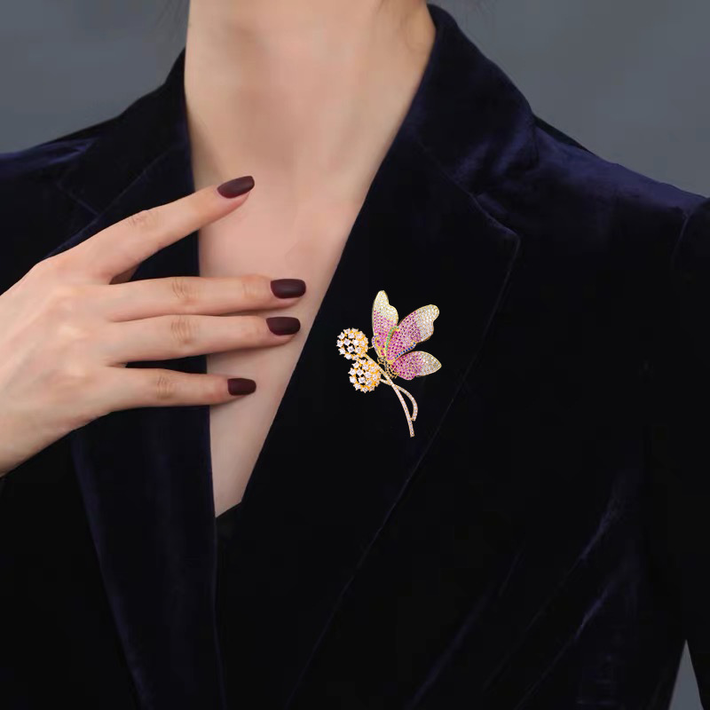 Picture of Korean style fashionable Elegant Butterfly Love flower zirconia brooch elegant elegant Elegant Butterfly clothing pin high-grade accessories