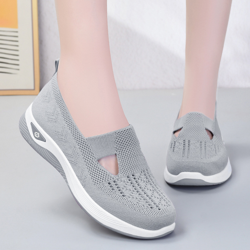 Picture of Shoes Women's Cross-border plus size Women's Shoes Soft Sole Not Tired Feet Slip-on Mother Shoes Mesh Breathable Old Beijing Cloth Shoes