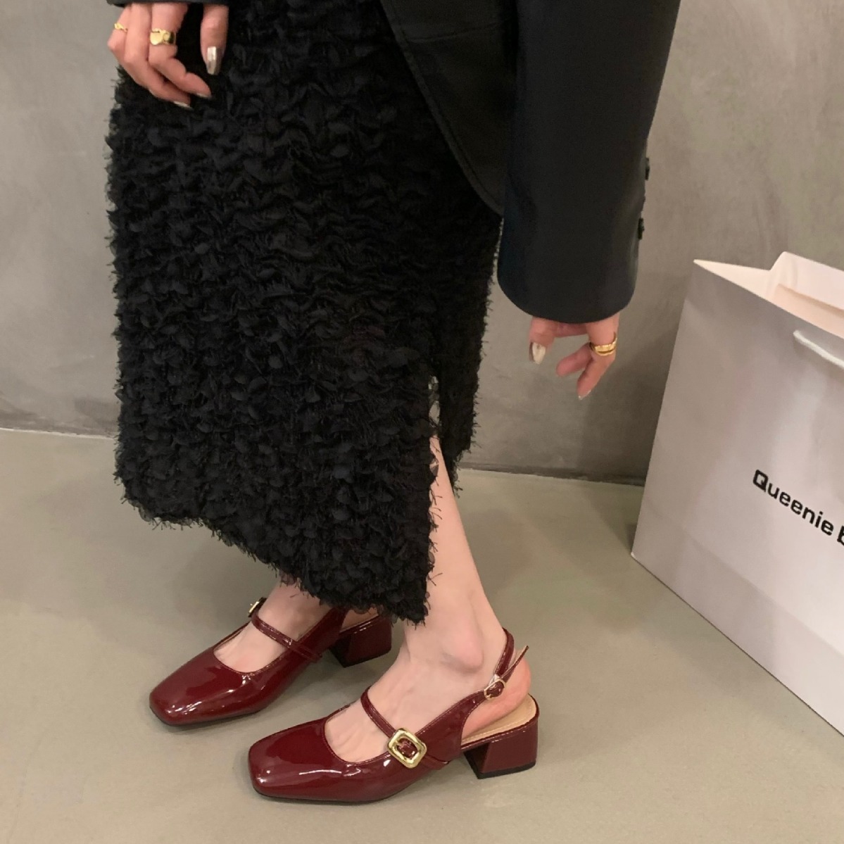 French style red closed toe sandals women's shoes 2023 new summer square toe mid-high heel silver Mary Jane single-layer shoes