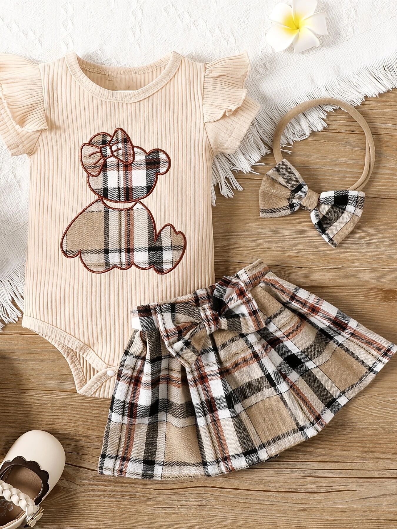 Picture of Cross-border INS newborn baby bag fart triangle khayi baby girl plaid skirt summer bear two-piece suit