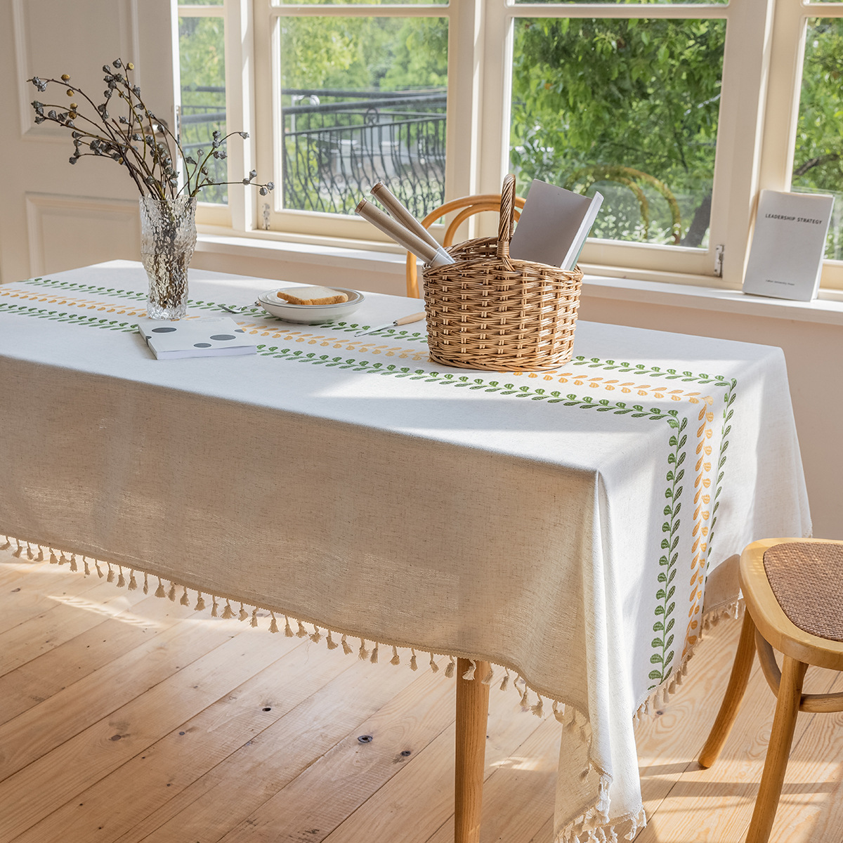 Yiman Qiyun Dining Table Fabric Flower Embroidered Tablecloth Artistic Round Table Fabric Rectangular Factory Straight Hair