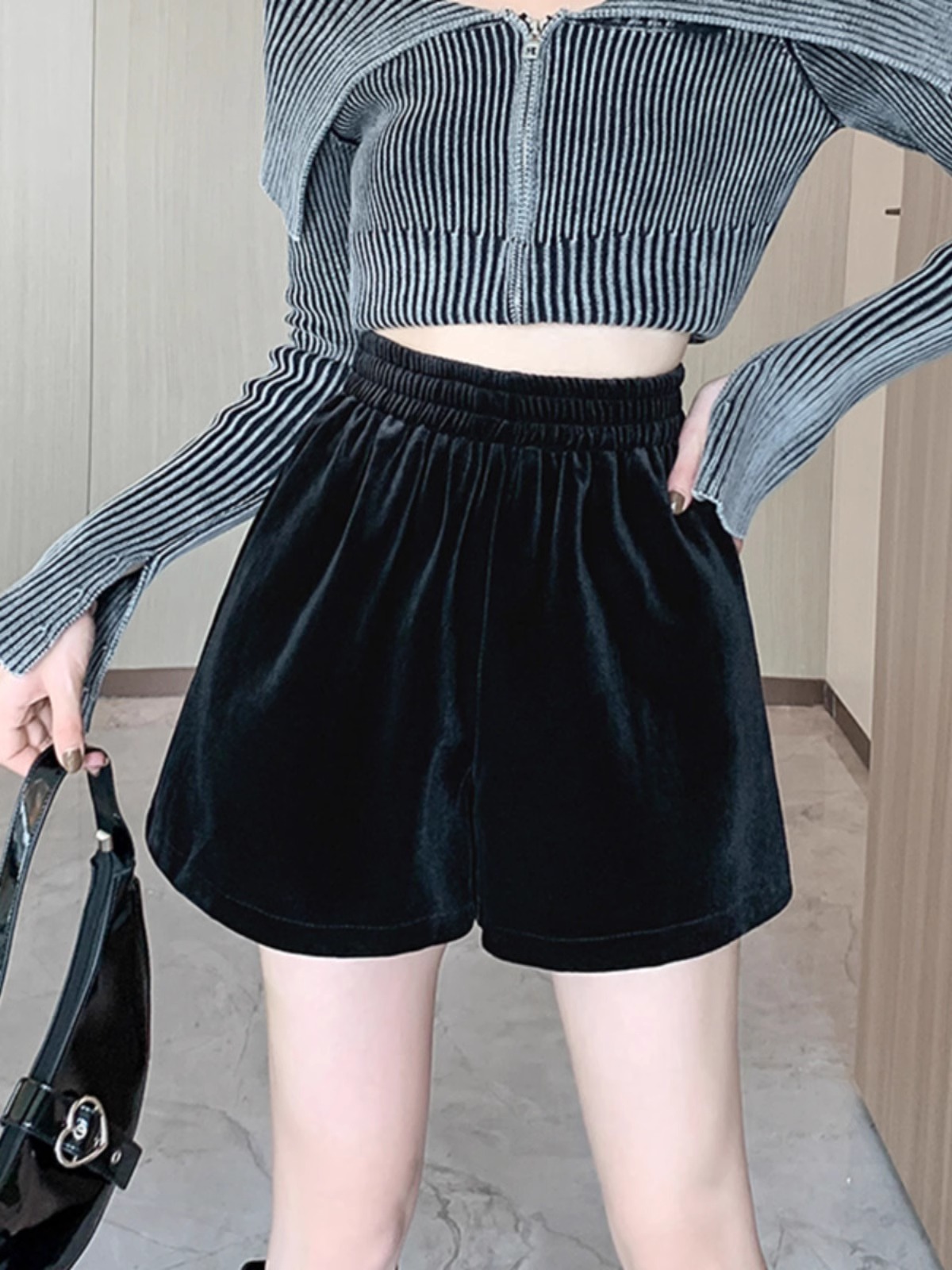 Black Golden Velvet Shorts Women's 2024 New Autumn and Winter Outfit High Waist A- Line Wide Leg Boots Pants