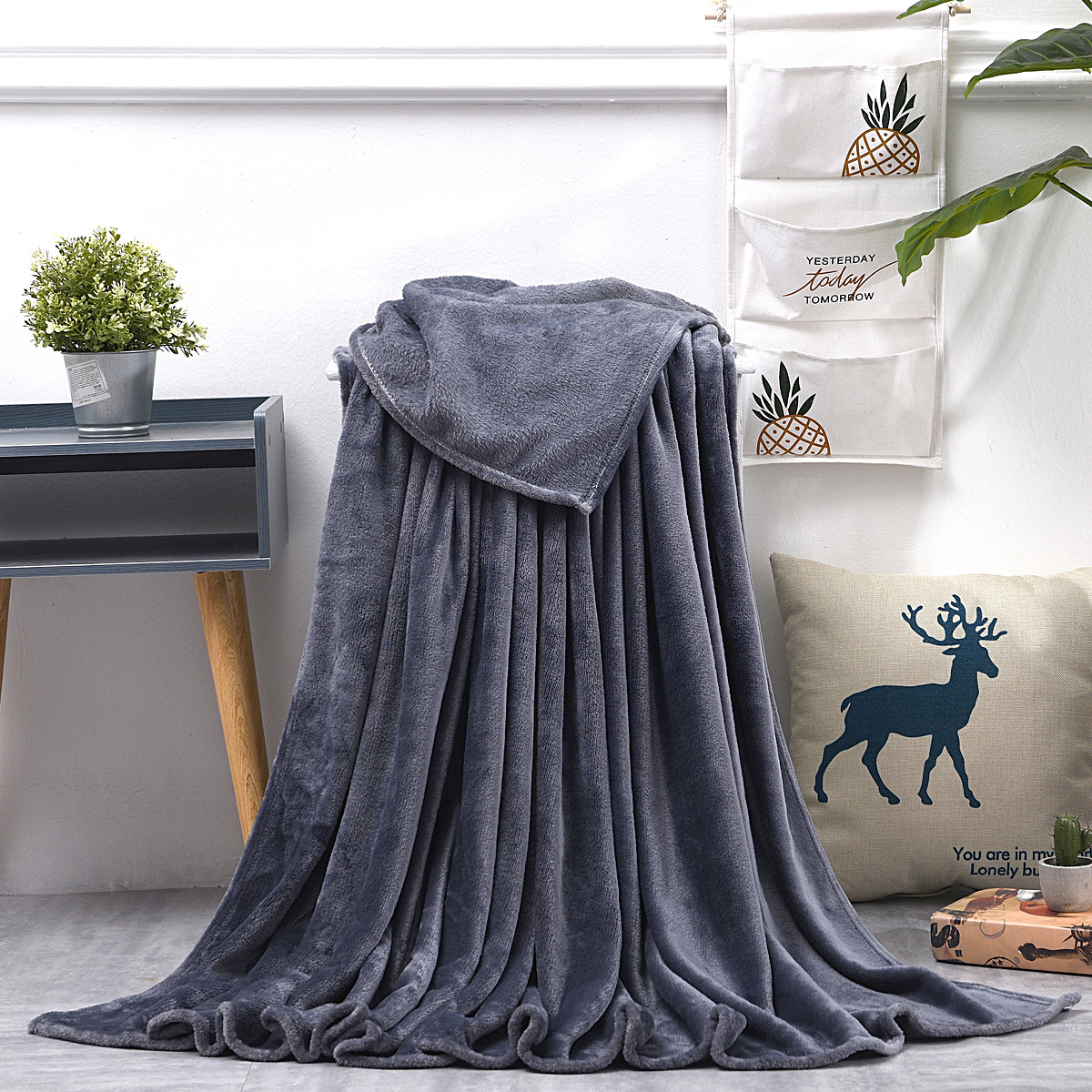Picture of Solid color flannel blanket coral fleece pet blanket cross-border flannel blanket gift velvet nap blanket wholesale