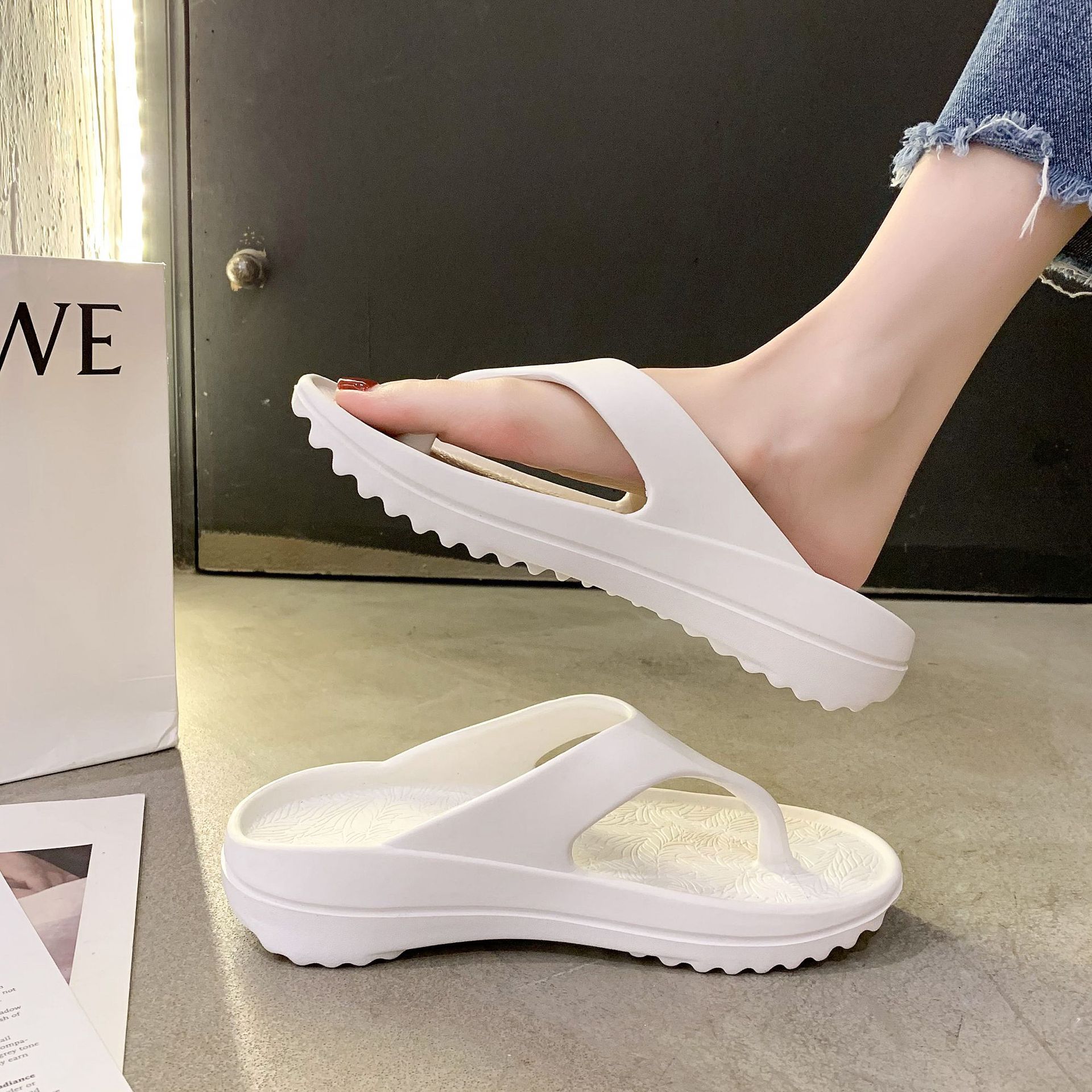 Picture of Flip flops cross-border Outdoor Women's fashionable outdoor soft bottom thickened wedge couple flip-flops beach sandals men