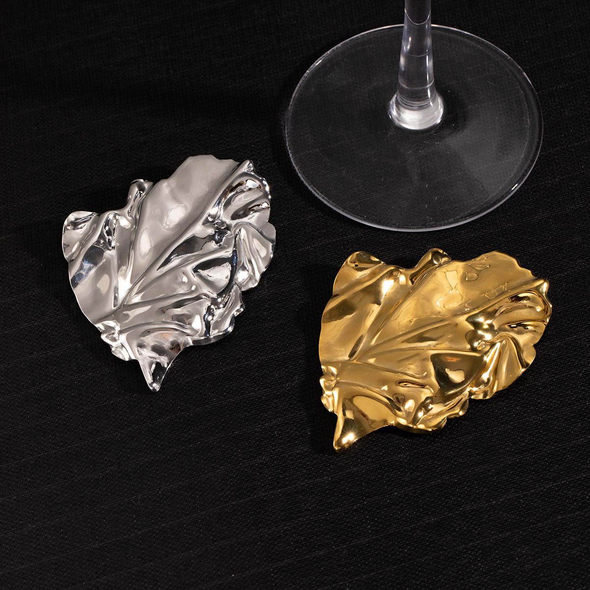 European and American Style Irregular Leaf Temperament Brooch Cross-Border Stainless Steel New Fashion Pleated Texture Versatile Brooch