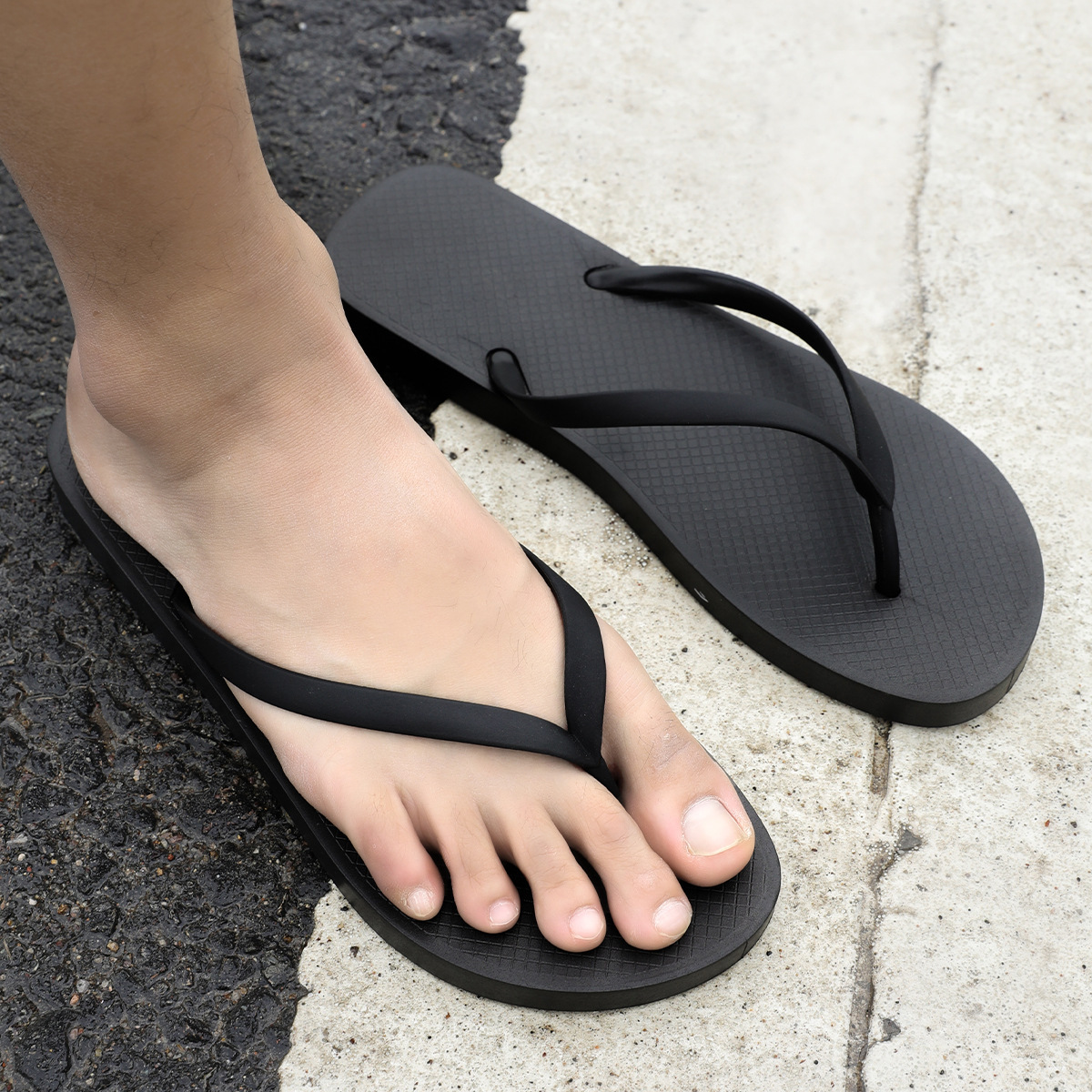 Flip-Flops Men's Women's Summer Flip-Flops Anti-Slip Wear Couple's Beach Sandals Outdoor