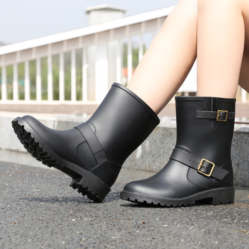 Picture of Women's Rain Shoes Women's Fashionable Outer Wear Japanese Motorcycle Boots Top and Bottom Buckle Classic Fashionable Middle Tube Waterproof Non-slip Rain