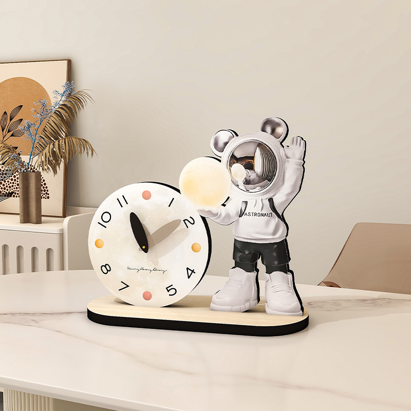 Creative Spaceman Desktop Clock Modern Simple Desk Clock Living Room High-Level Home Entrance Restaurant Decorative Clock