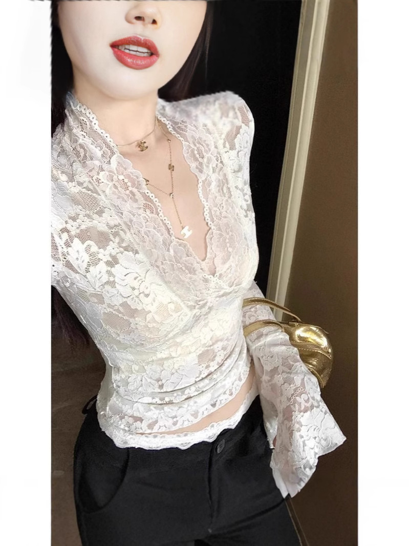 2024 New American Niche Trendy Design Sense Sexy V-neck Tight Waist Slim Look Lace Shirt Pure Slim Top Women