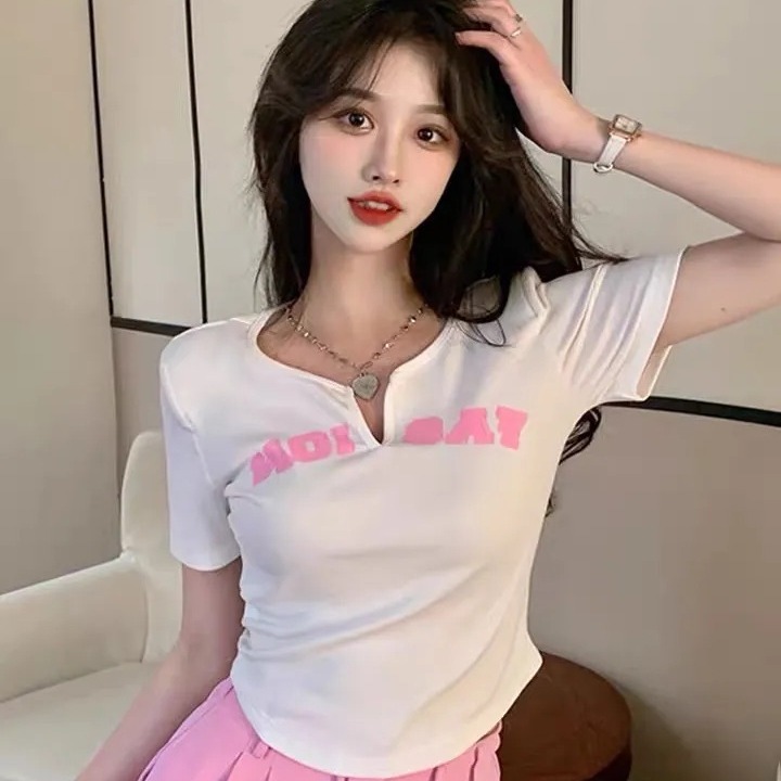 V-neck design sense niche unique chic sweet and spicy top women's 2024 summer new pure style short sleeve T-shirt