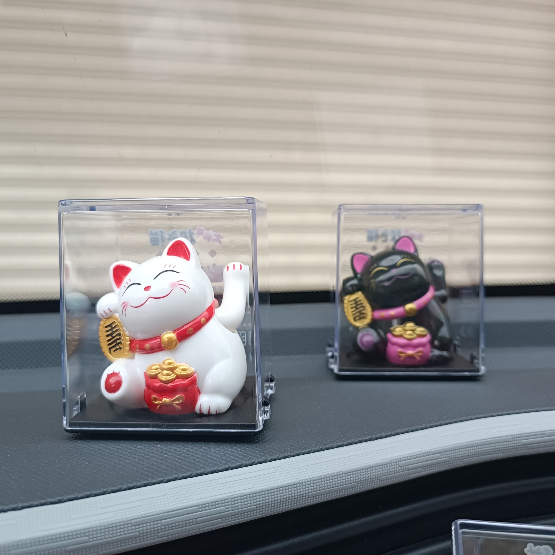 Picture of Mini 2-inch solar shaking hand solar feng shui cat car Cartoon creative decoration front desk decoration auspicious