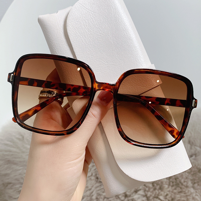Picture of Rice Nail Square Sunglasses Women's Sunglasses Gradient 2022 New Style Glasses Women's Trend UV Protection