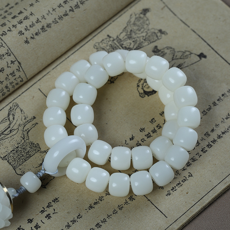 Picture of White Jade Bodhi Root Double Circle Lotus Tassel Handheld Handstring Bodhi Bracelet Men's and Women's Literary Play Boutique Buddha Beads