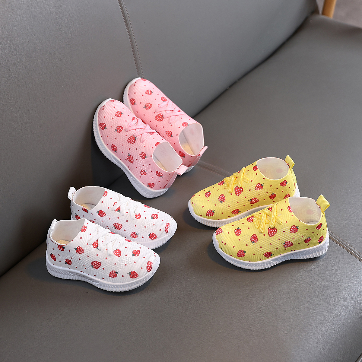 New Girls Cute Strawberry Spring and Autumn Breathable Baby Shoes Soft Sole Comfortable Slip-on Bright Flat Shoes