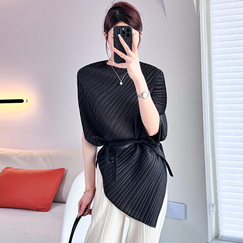 Picture of Miyake Fashion Slim Design 2025 Pleated Round Neck Tie Waist Short-Sleeved Top Solid Color Loose Shirt for Women