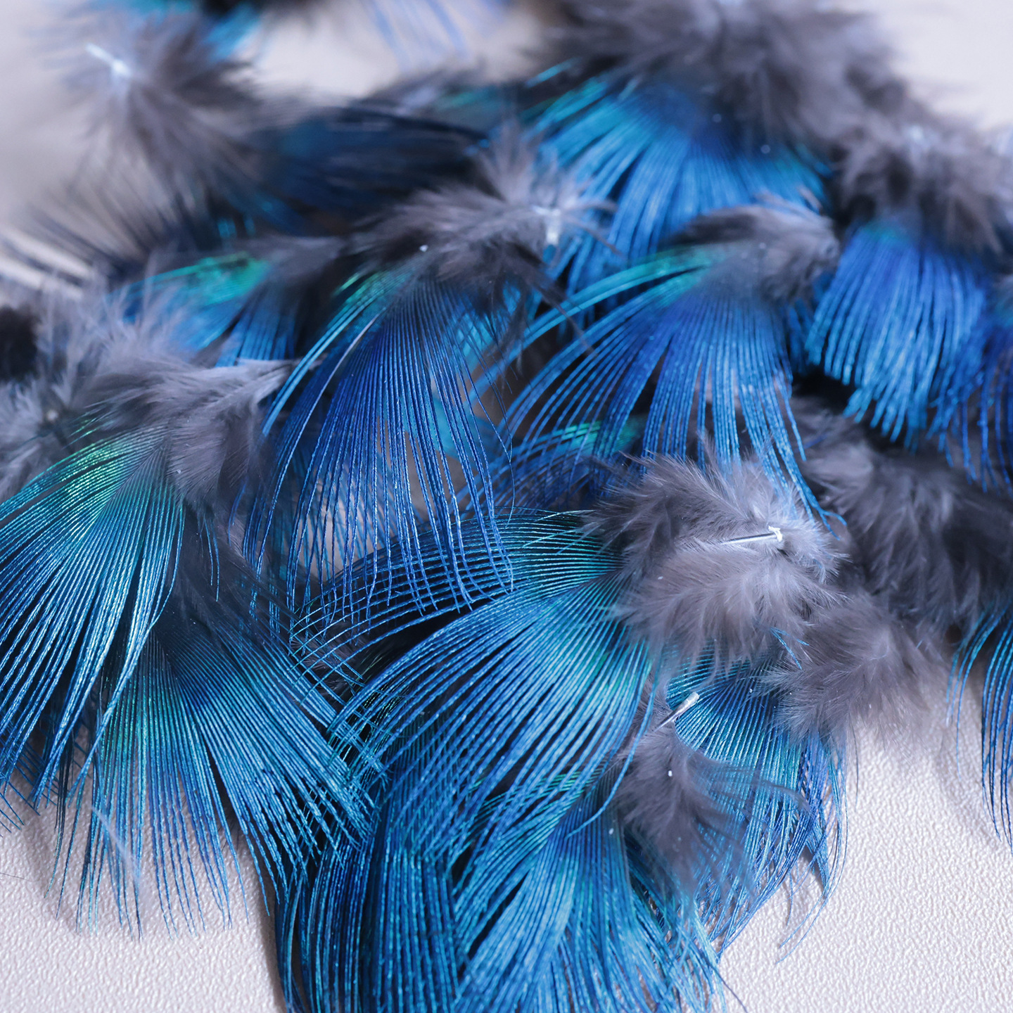 Picture of Wholesale 3-4cm Natural Peacock Neck Blue Flakes Dotting DIY Material Feather Decoration Accessories Small Feathers