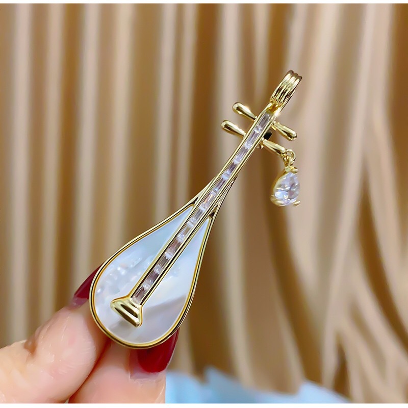 Luxury Jewelry High-end Brand Natural Mother Shell Musical Instrument Pipa Brooch Time Beauty Cheongsam Hanfu Pin